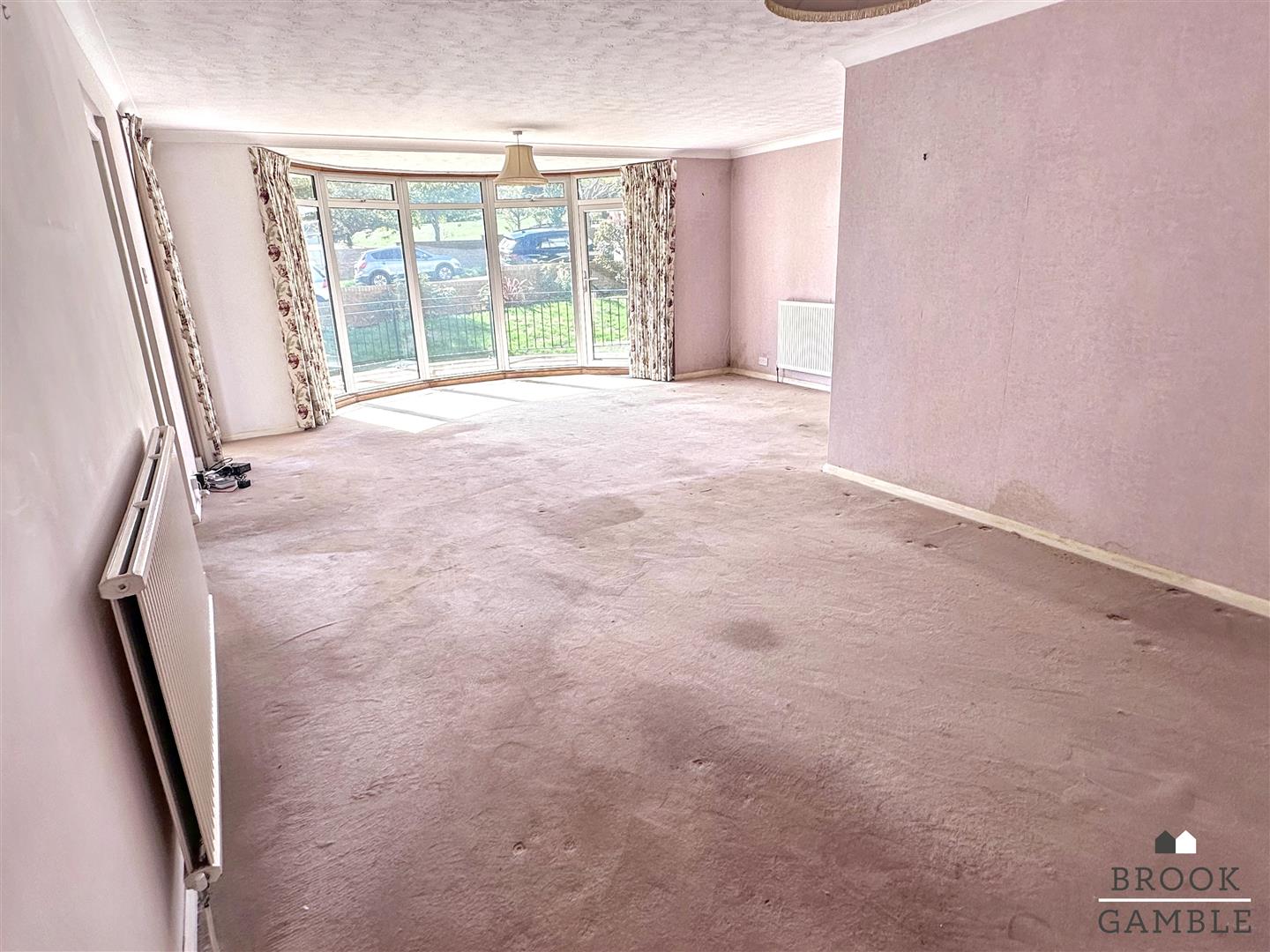 3 Bedroom Flat. St. Johns Road in Eastbourne,  8